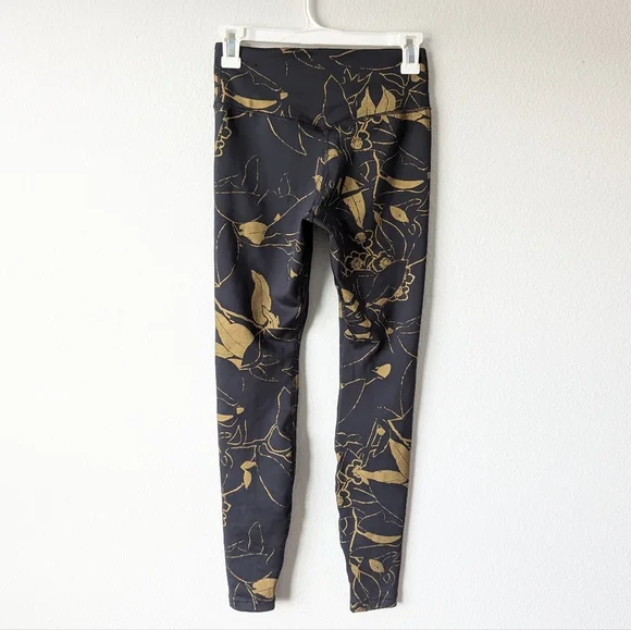 Nike Dri Fit Active Athletic Leggings Black & Gold Cherry Blossoms Design - Picture 6 of 7